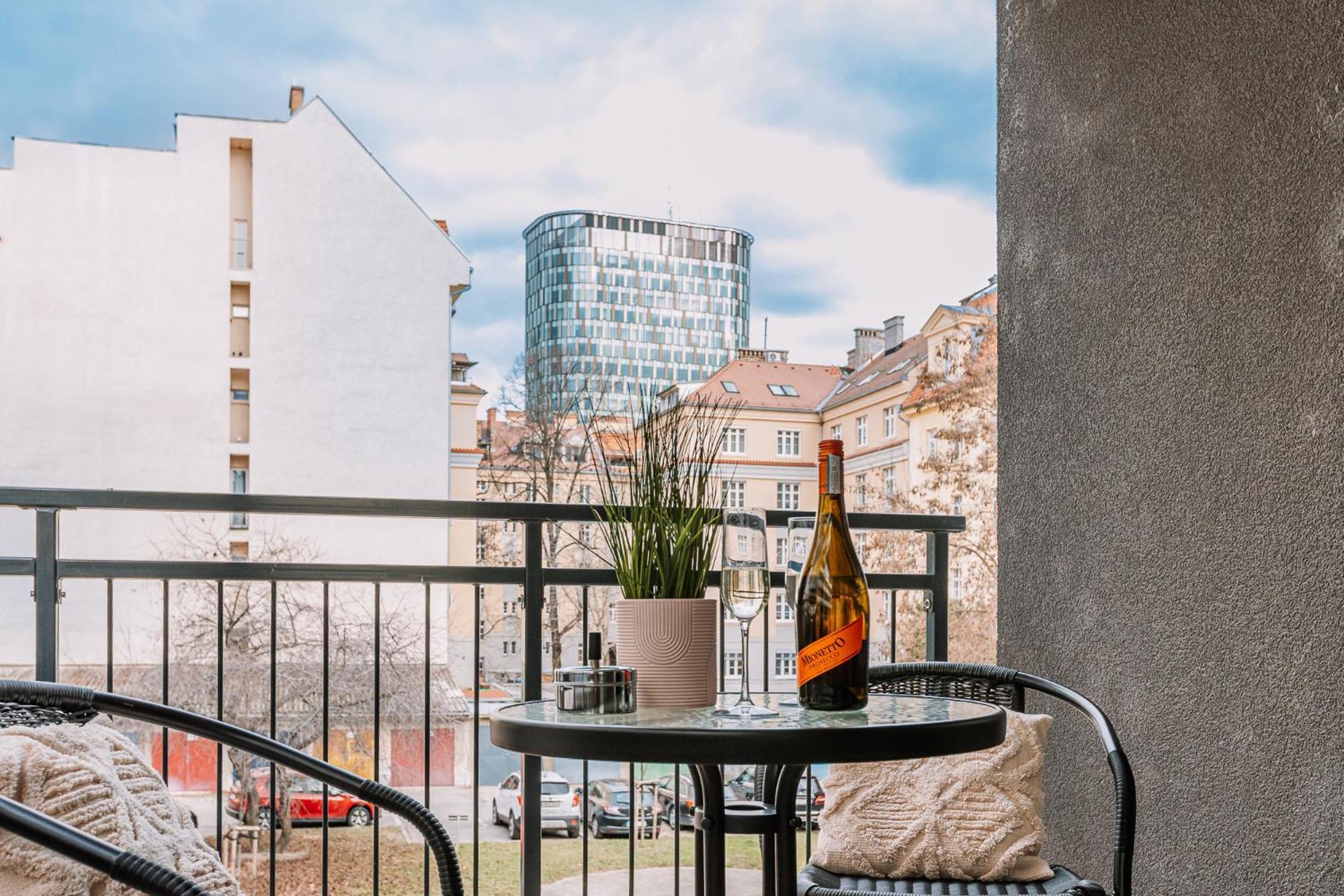 Skau 2 Old Town Family & Business Apartment 2 Floor Free Parking Bratysława Zewnętrze zdjęcie