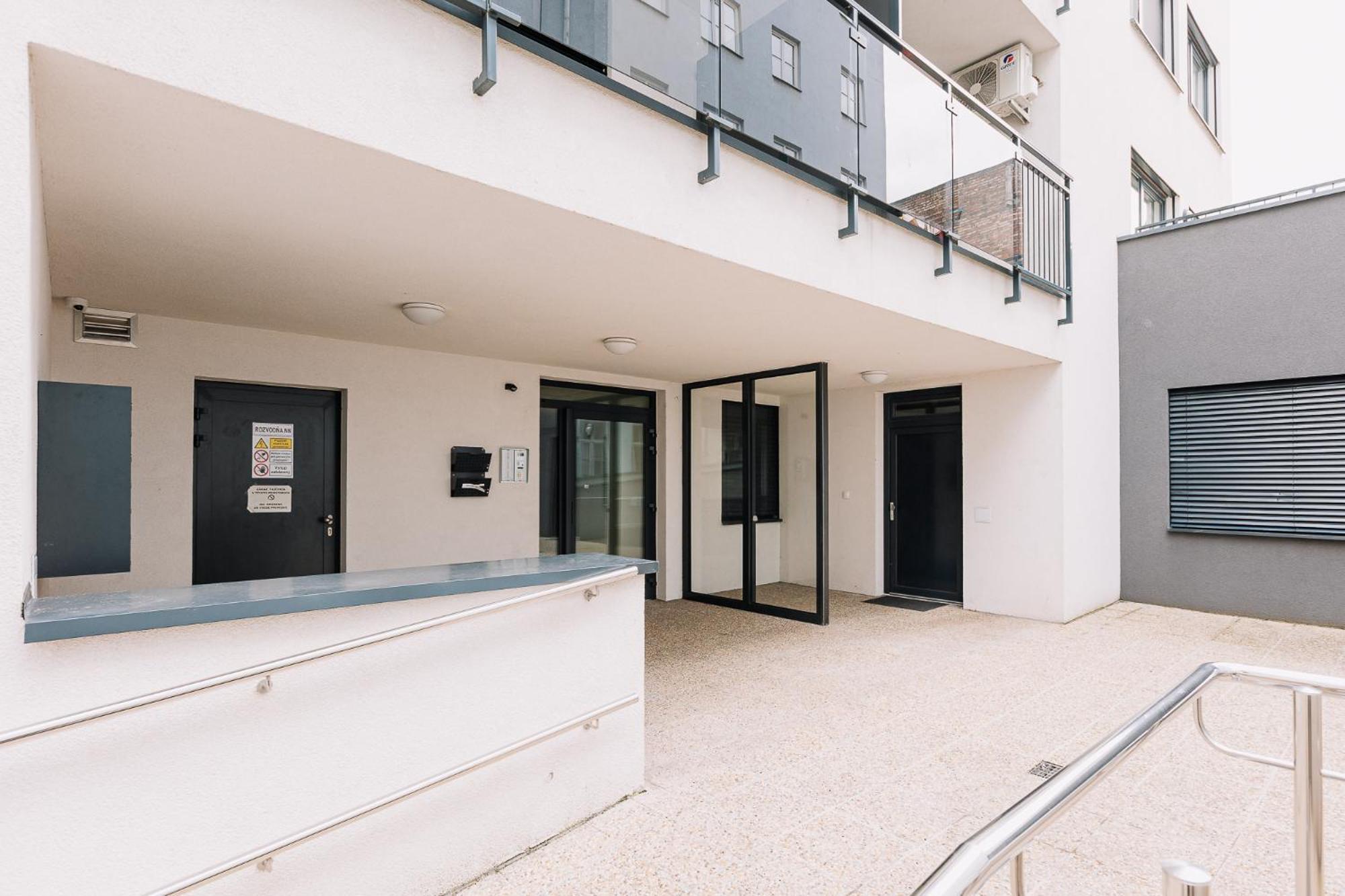 Skau 2 Old Town Family & Business Apartment 2 Floor Free Parking Bratysława Zewnętrze zdjęcie